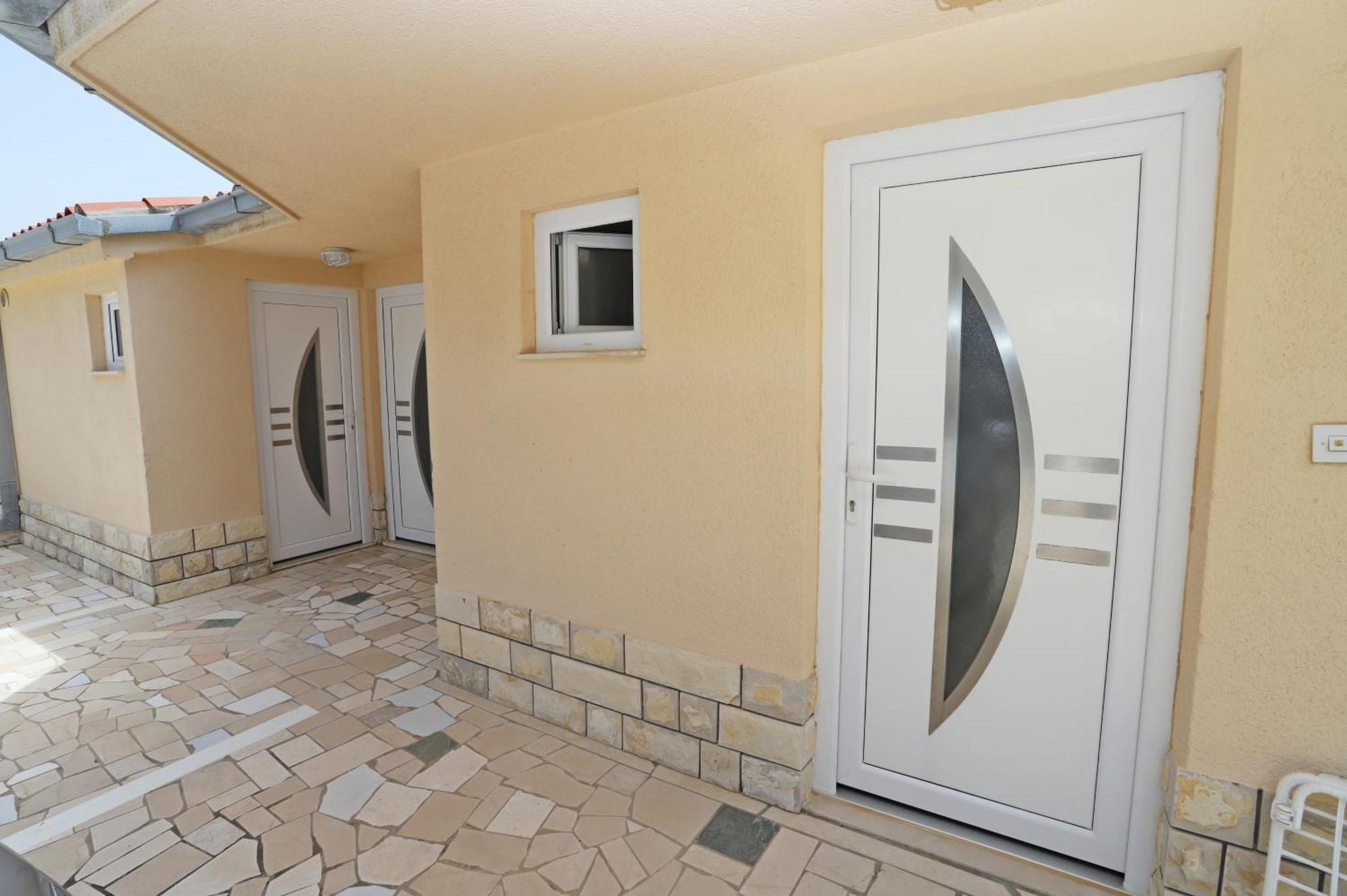 Apartments Edita & Robert Локва-Рогозница Экстерьер фото