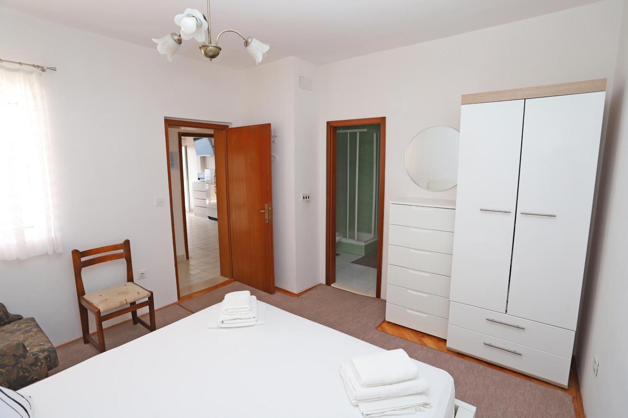 Apartments Edita & Robert Локва-Рогозница Экстерьер фото